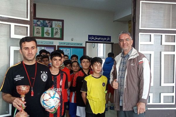  فینال المپیاد ورزشی درون مدرسه‌ای در دبیرستان بشارت بهارستان‌دو 