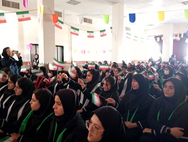 جشن پیروزی انقلاب اسلامی در مدرسه ۱۲فروردین منطقه پردیس 