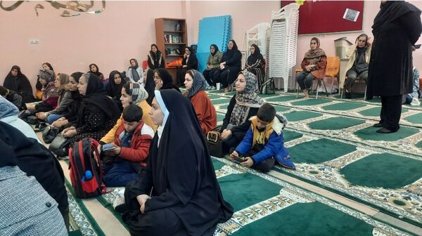 نشست صمیمی انجمن و اولیا پایه هفتم در دبیرستان فرهنگیان ناحیه۷ مشهد