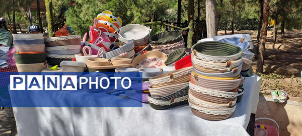 نمایشگاه محصولات دستی بانوان در بوستان نرگس قم