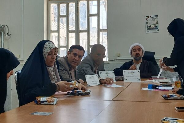 طنین روایت‌ های حماسی دفاع مقدس در کارگاه ترویج فرهنگ ایثار و شهادت دانش‌ آموزی