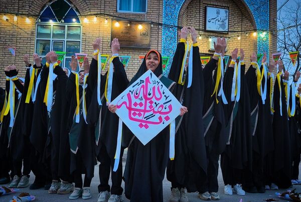 اجرای گروه سرود"هیئت دختران طوبی"در موکب های سطح شهرستان بام و صفی آباد 
