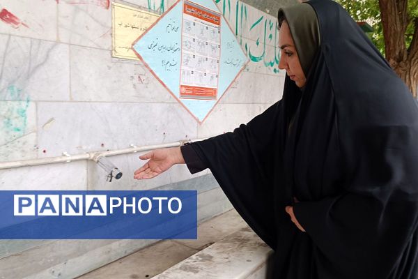 بازدید کارشناس مسئول سلامت و تندرستی آموزش و پرورش شهرستان قدس، از دبستان پروین، در جایگاه یک خانه محیط زیستی