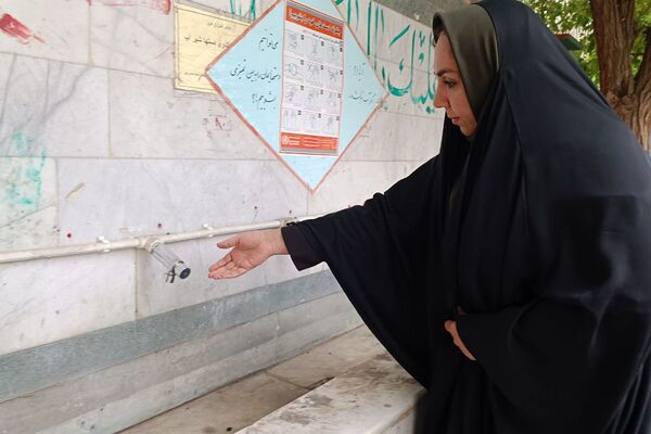 بازدید کارشناس مسئول سلامت و تندرستی آموزش و پرورش شهرستان قدس، از دبستان پروین، در جایگاه یک خانه محیط زیستی