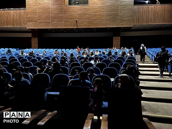  تئاتر مذهبی با محوریت امام حسین و حضرت ابوالفضل (ع) در سینما ۹دی هشتگرد 