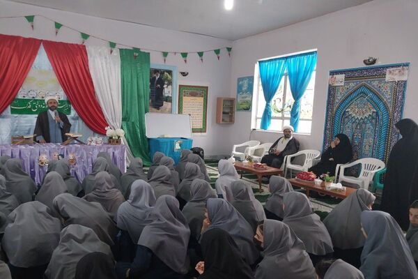 برگزاری جشن دهه کرامت و روز دختر در مدرسه نمونه دولتی فدک