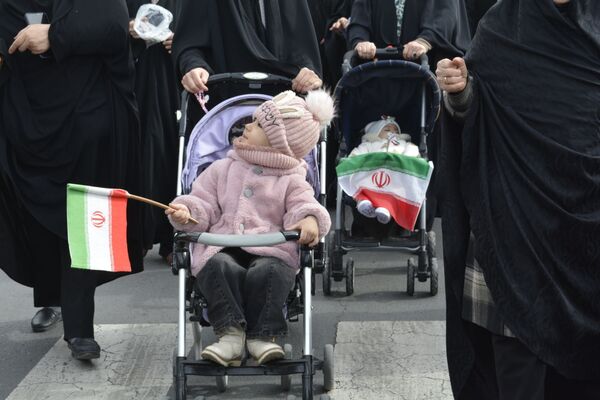 حماسه دانش‌آموزان اسلامشهر در ۲۲بهمن
