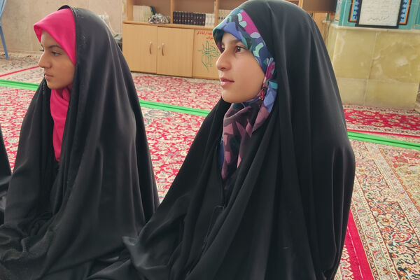 اعتکاف دختران دانش‌آموز شهر سورمق