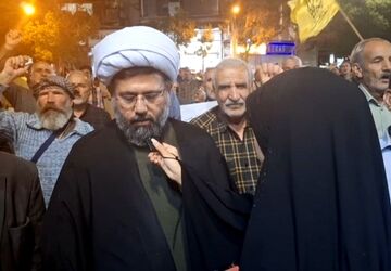 با وحدت هم کشور را حفظ کردیم و هم در برابر تجاوز دشمن ایستادیم
