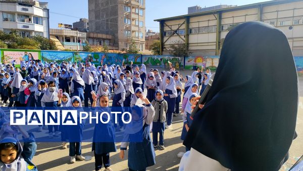 جلسه آموزشی کمپین پیشگیری از پوکی استخوان در مدرسه شاهد خیر سجادی 