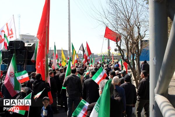 گردهمایی پرشور مردم وفادار و انقلابی چهاردانگه در دفاع از میهن و آرمان های انقلاب