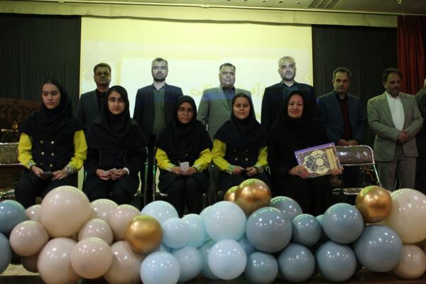 تقدیر از دانش‌آموزان منتخب استانی و کشوری جشنواره نوجوان خوارزمی در نیشابور 