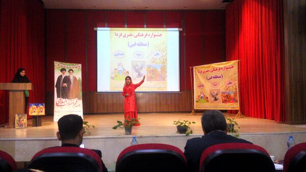 نقالی‌خوانی دانش‌آموزی در فین 