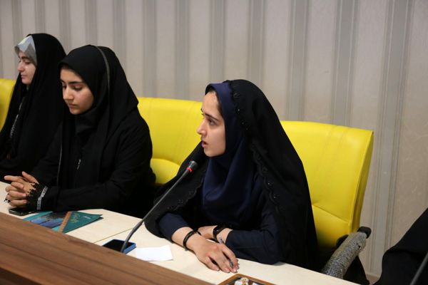 نشست مدیرکل آموزش و پرورش آذربایجان شرقی با نمایندگان مجلس دانش‌آموزی