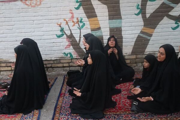 قرائت دعای زیارت عاشورا در شب های محرم در مسجد حضرت صاحب الزمان(عج)