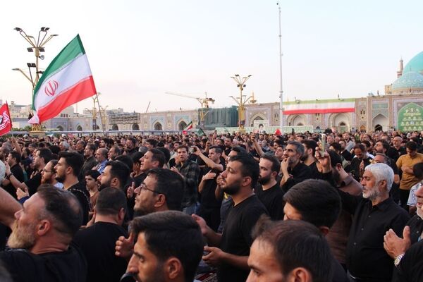 بارگاه منوّر رضوی در سالروز شهادت امام رضا (ع) یکپارچه سیاهپوش و لبریز از سوز و گداز عزاداران شد
