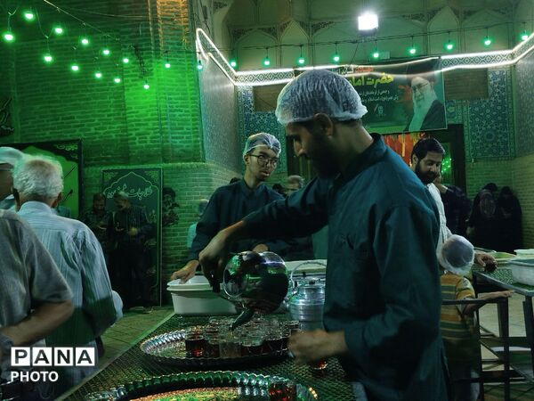 چایخانه حضرت زهرا؛ کانونِ گرمِ همدلی در شب‌های نیشابور