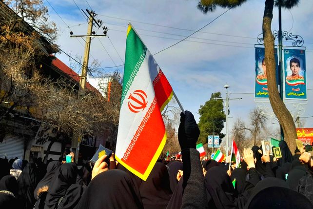 همبستگی یکبارچه مردم غیور و ولایتمدار شهرستان بروجرد در تشییع شهدای امنیت