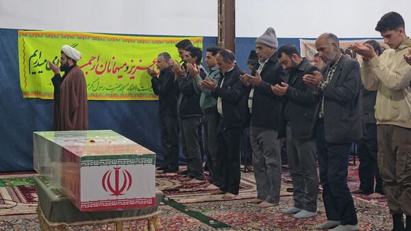پذیرایی از مهمانی ویژه شهرستان بهاباد؛ شهید گمنام
