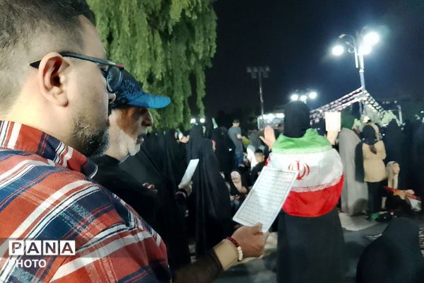 برپایی نماز استغاثه به امام زمان (عج) در میدان نماز شهرری 