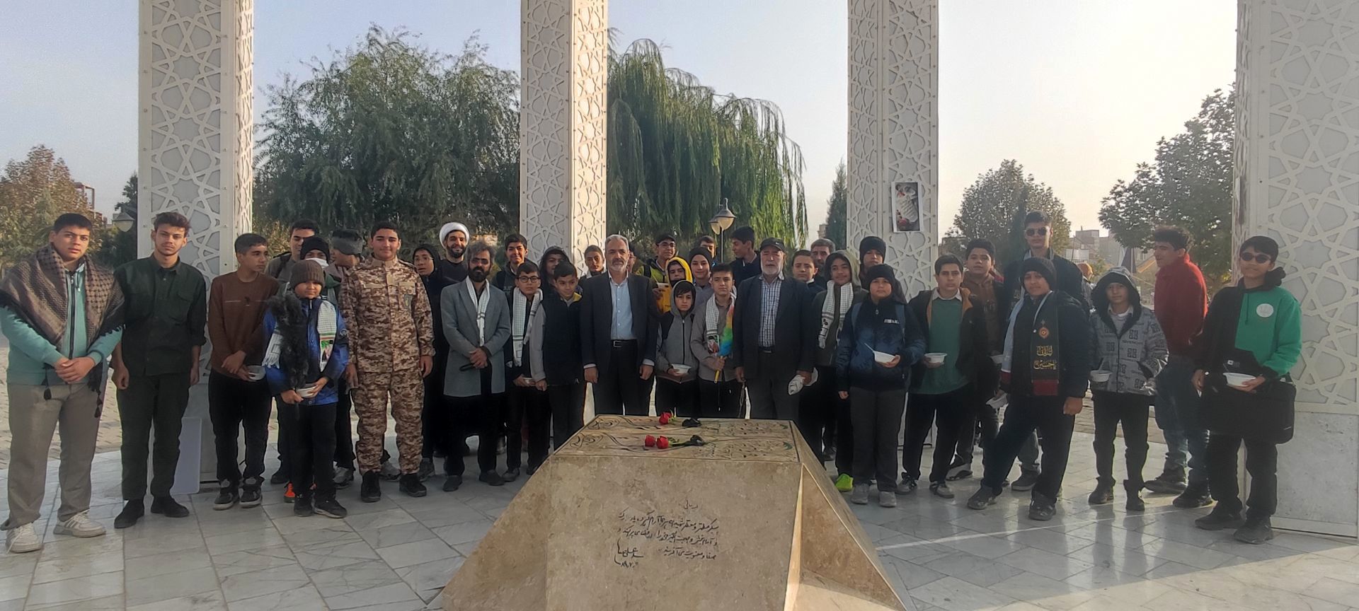 زیارت عاشورا و غبار روبی مزار شهدای گمنام نیشابور