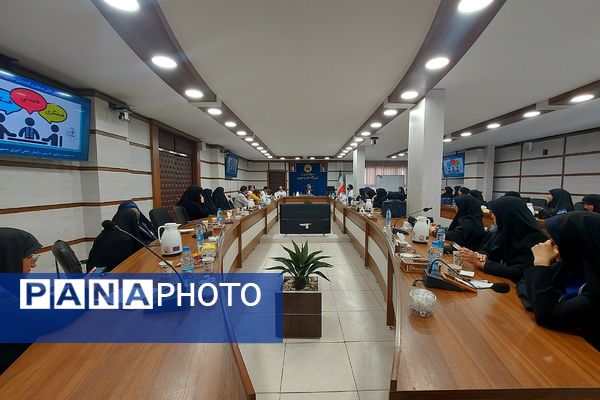 نشست فصلی و توان افزایی مأمورین و مسئولین سازمان دانش‌آموزی شهرستان‌های استان تهران 