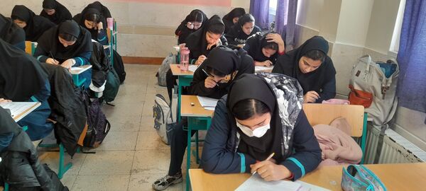 برگزاری آزمون پایش در دبیرستان فرزانگان استعداد درخشان شهرستان ملارد