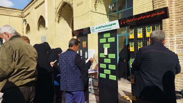 گذری بر غرفه موسسه منتظران ظهور  در نماز جمعه این هفته نیشابور 