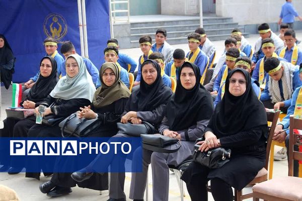 جشن عاطفه‌ها جشن همدلی دانش آموزان با دیگر کودکان نیازمند