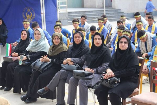 جشن عاطفه‌ها جشن همدلی دانش آموزان با دیگر کودکان نیازمند
