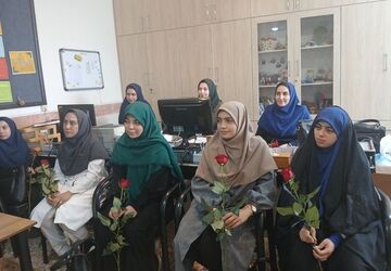 برگزاری مراسم گرامیداشت هفته معلم در دبستان استثنایی نور۲ وحیدیه 