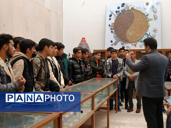 بازدید علمی دانش‌آموزان دبیرستان هدایتی قم از دانشگاه شهید بهشتی تهران 