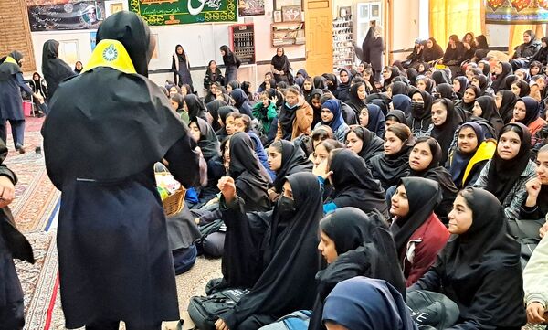 جشن نیمه شعبان در دبیرستان حضرت زینب (س)