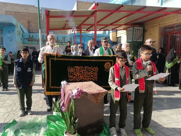 خادمان حرم امام رضا (ع) مهمان دبستان احمد کاظمی یک
