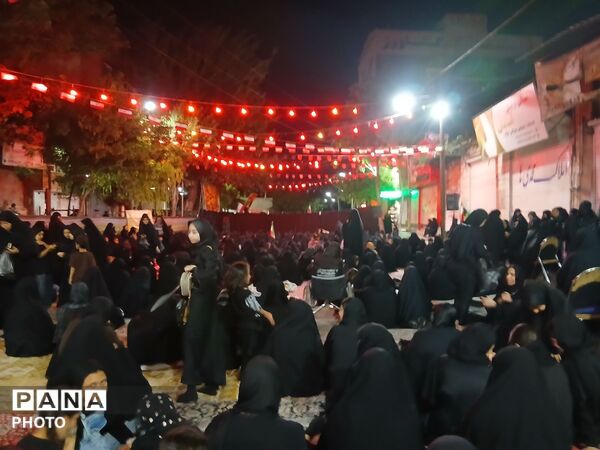 اجتماع شبانه مردم کرج  زیر پرچم اباعبدالله الحسین( ع)