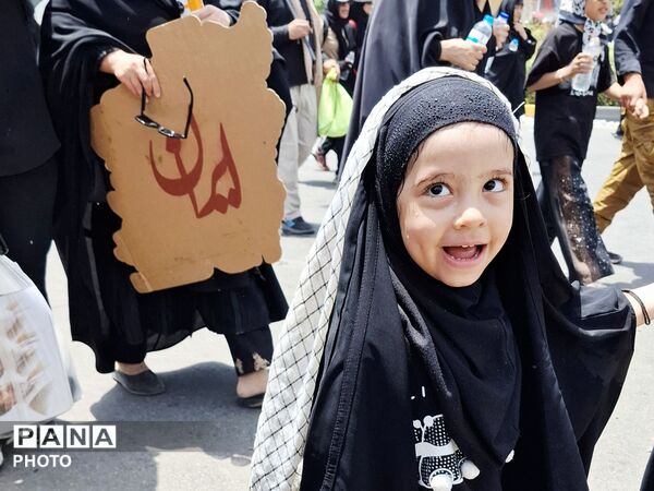 وداع پرشور نوجوانان با آقای شهید ایران 
