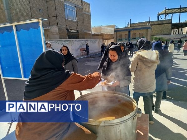 آیین نواختن زنگ انقلاب در دبیرستان حضرت معصومه(س) شهرستان خلیل‌آباد 