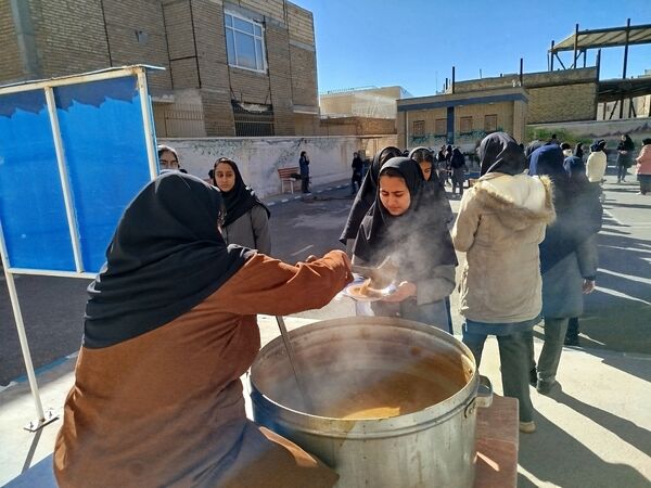 آیین نواختن زنگ انقلاب در دبیرستان حضرت معصومه(س) شهرستان خلیل‌آباد 