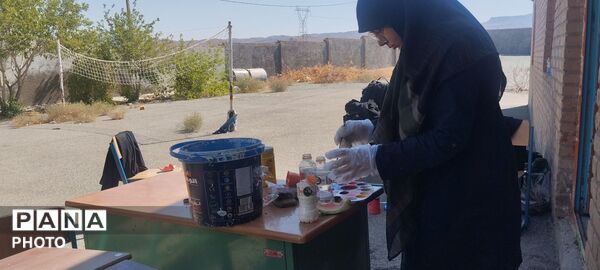 فعالیت گروه جهادی معلمان ناحیه چهار قم در روستاهای نیزار