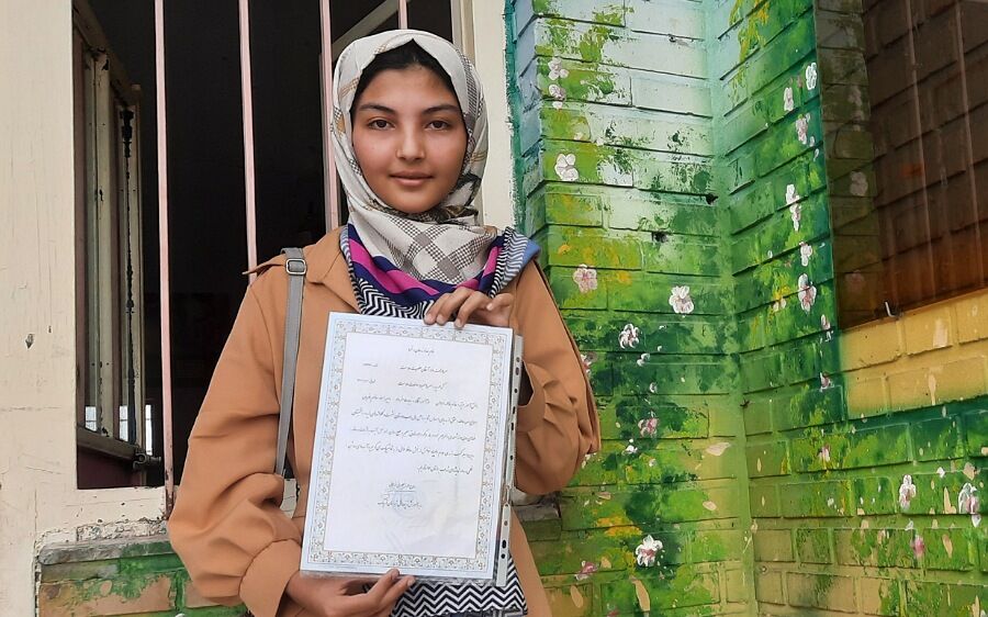 دانش‌آموزان با مطالعه اشعار حافظ، حس نوع‌دوستی و مهرورزی را در وجود خود پرورش می‌دهند