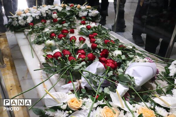 آیین گلباران مزار استاد شهریار در تبریز 
