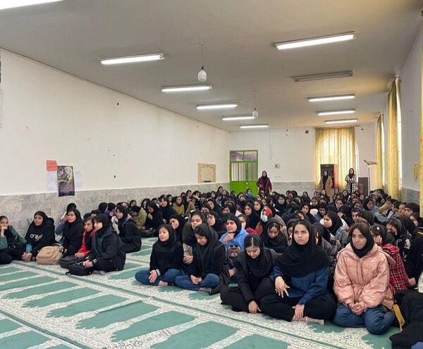 برگزاری جلسه پیشگیری از آسیب‌های اجتماعی در هنرستان بصیرت آشخانه