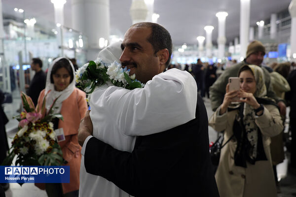 استقبال از آخرین کاروان عمره‌گذار دانش‌آموزی از سکوی پروازی تهران