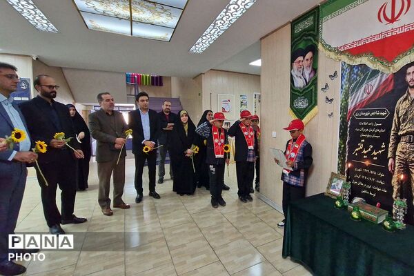 کنگره ملی ۳۰۰۰ شهید شهرستان ری با حضور پیشتازان سازمان دانش‌آموزی در دبستان قلنبر