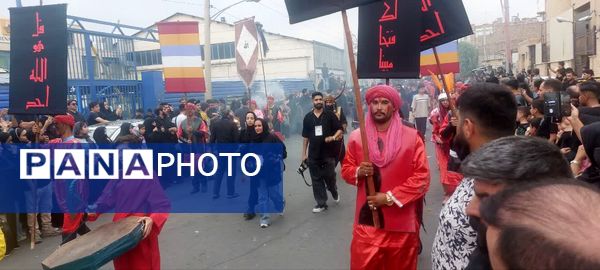 استقبال عزاداران حسینی از کاروان نمادین اسرای کربلا در قم