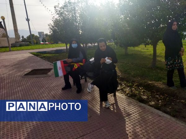 دختران آموزشگاه نوریه شهرستان جیرفت در راهپیمایی امروز