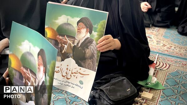 نماز جماعتی که در غم فراق پدر امت خوانده شد