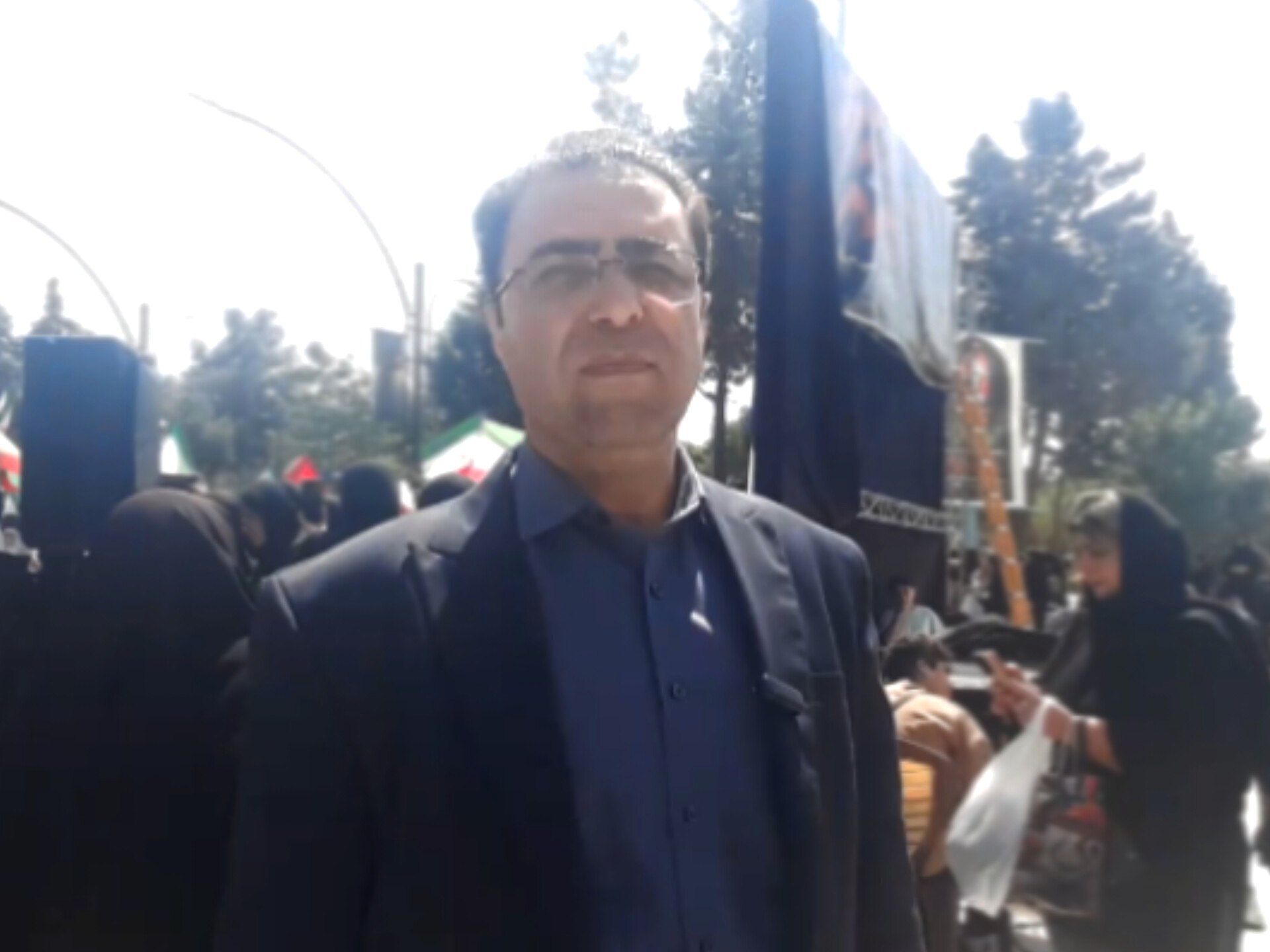  دانش‌آموزان با اجرای سرود «باید برخاست»، عهد خود را با شهدا تجدید کردند