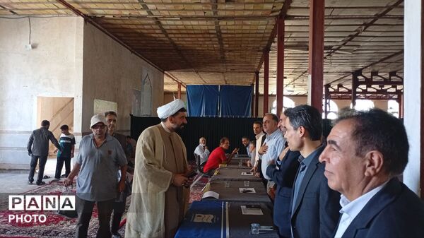 برپایی میز خدمت با حضور مسئولان دستگاه‌های اجرایی شهرستان ملایر 