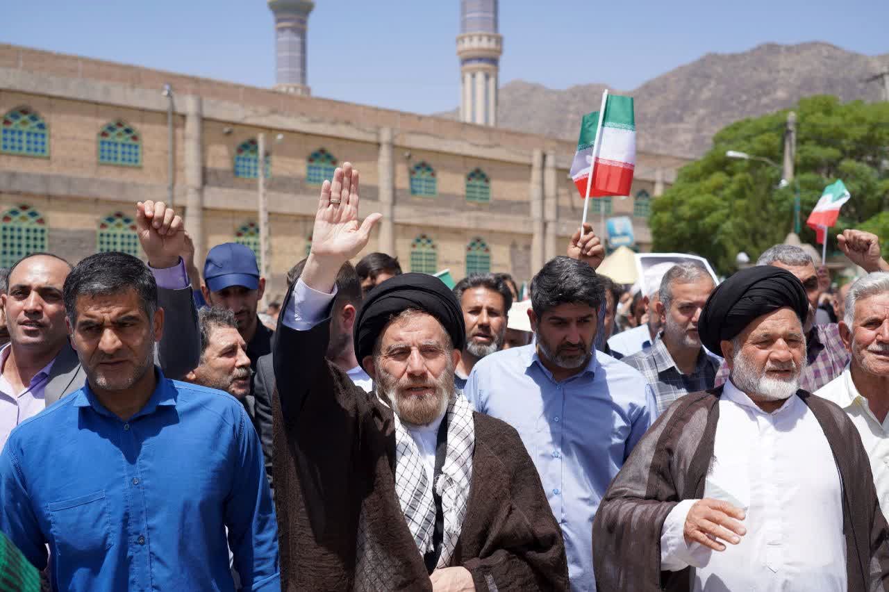 حضور مردم غیور خرم آباد در راهپیمایی و نماز جمعه خشم و نصر